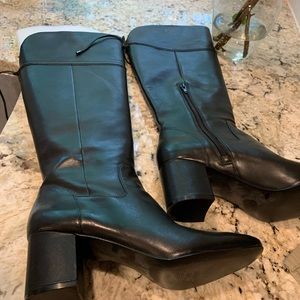 Women’s boots worn once